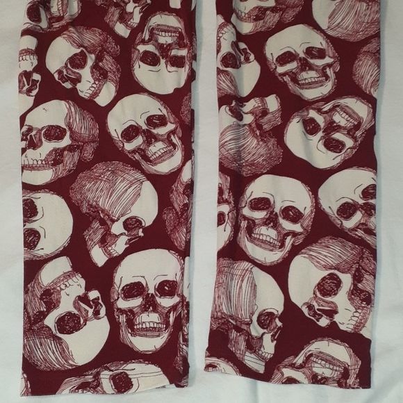 Rare Burgundy Sketched Skulls Lularoe Leggings‎ T&C - Picture 3 of 5